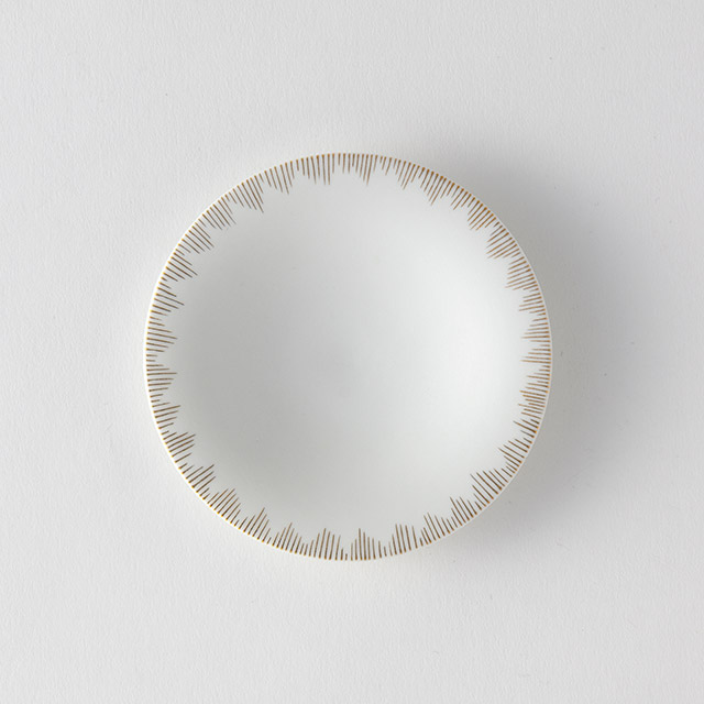 SIONE 白・金 丸皿 9.5マウント