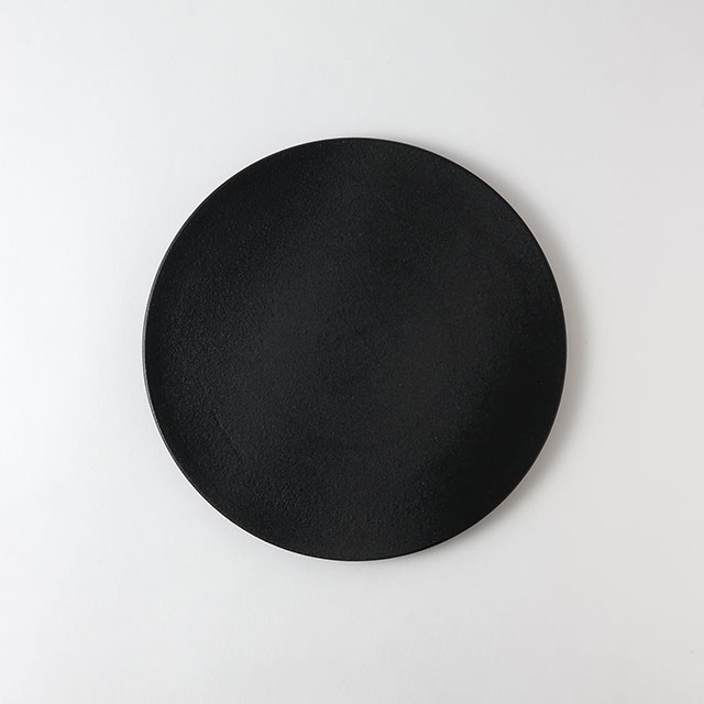 ハーベスト・ブラックムーン黒丸フラット皿23cm