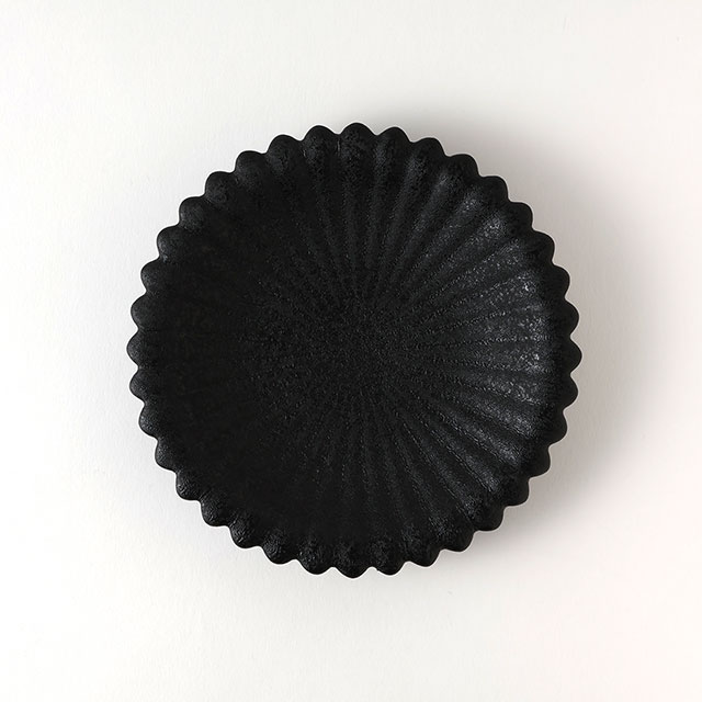 伊万里焼黒フリルプレート17cm