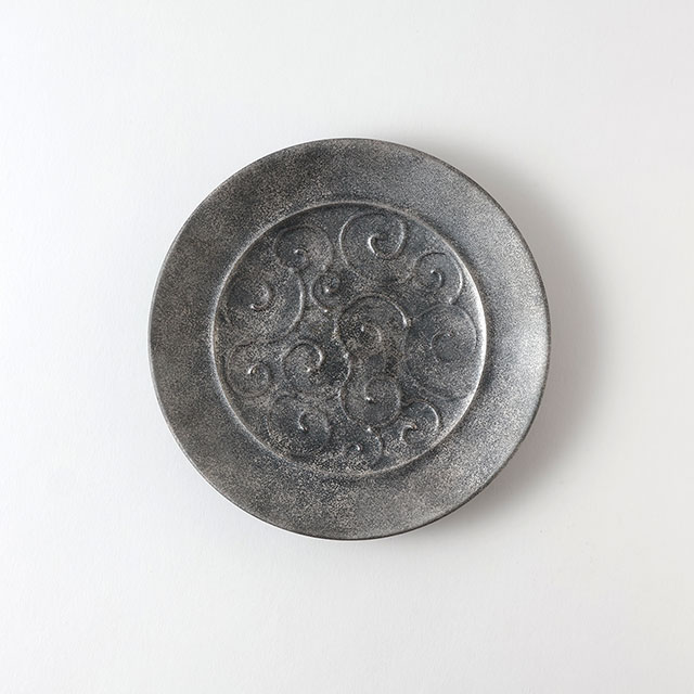 黒マットプラチナ唐草皿15.5cm