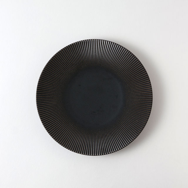 李荘窯 しのぎ黒丸皿17.5cm