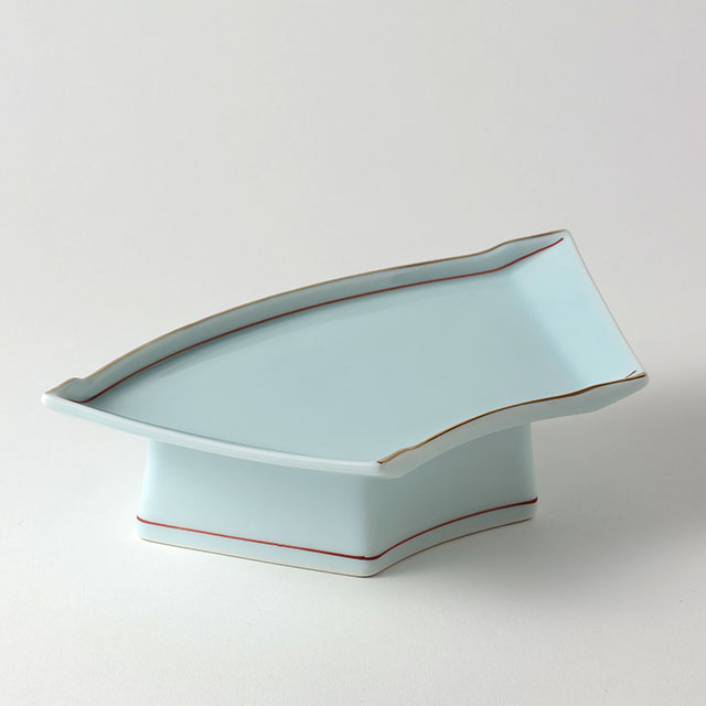 高台扇形　白地皿　朱金線