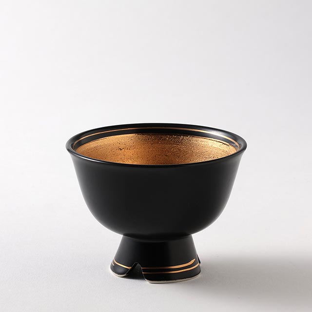 脚付き黒小鉢　内側金