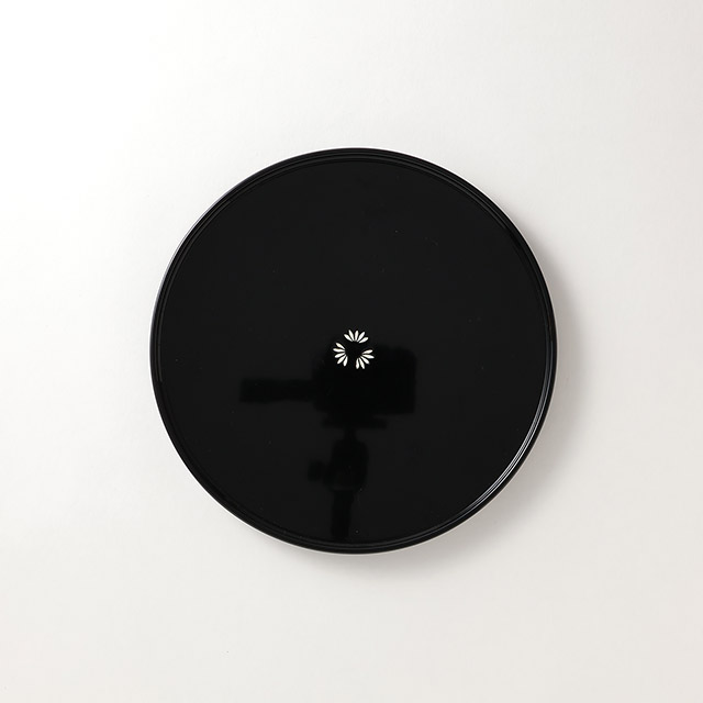 漆　黒菊見入丸盆24cm