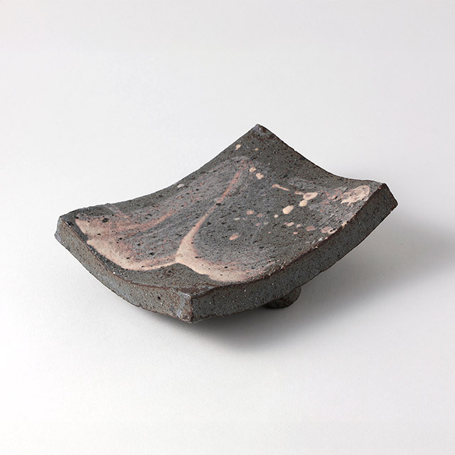 信楽焼　長皿瓦脚付き　グレー