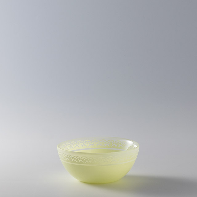 ガラスボール 黄色レース模様