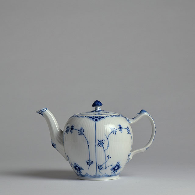 ロイヤルコペンハーゲン　ブルーフルーテッド ハーフレース　ポット(ｸﾗｼｯｸ50%｜旧5,940円)