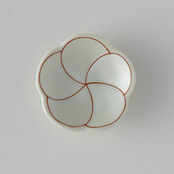 有田焼　捻り梅形 　錦銀彩