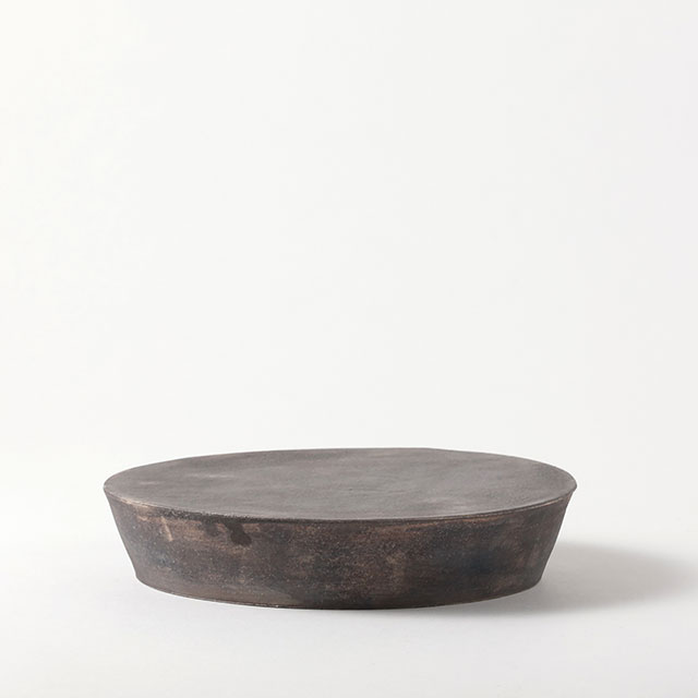 山本哲也 グレー台皿 17cm