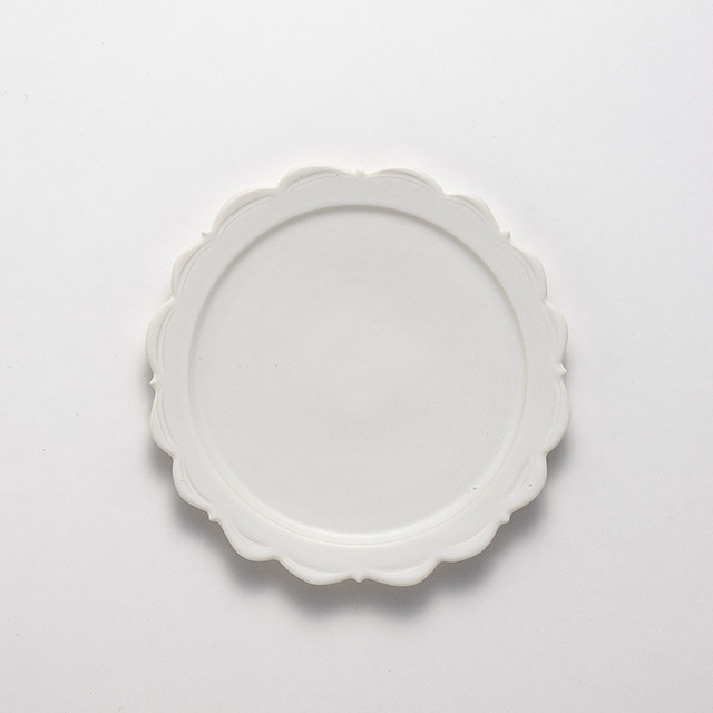 藤村佳澄 レリーフ皿14.5cm ホワイト