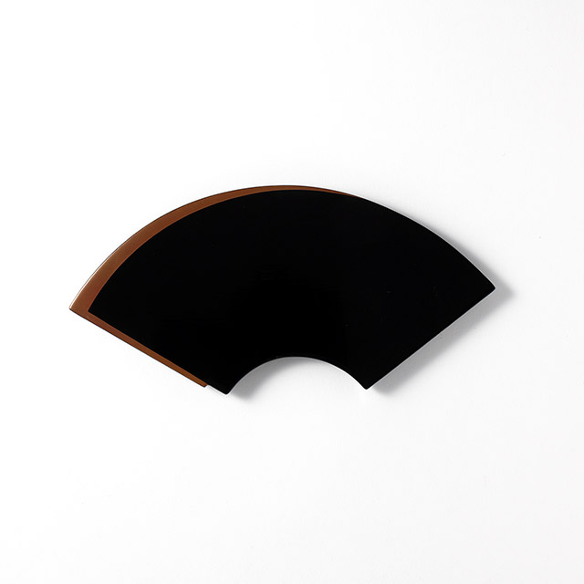 扇型皿 漆器 黒地 片ブロンズポイント