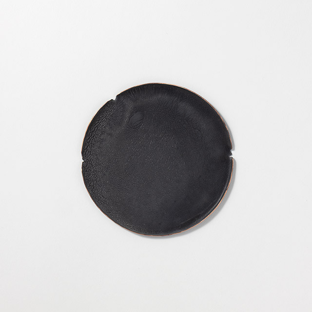 nijiiro 銅ホーロー 丸板皿M 貫入黒