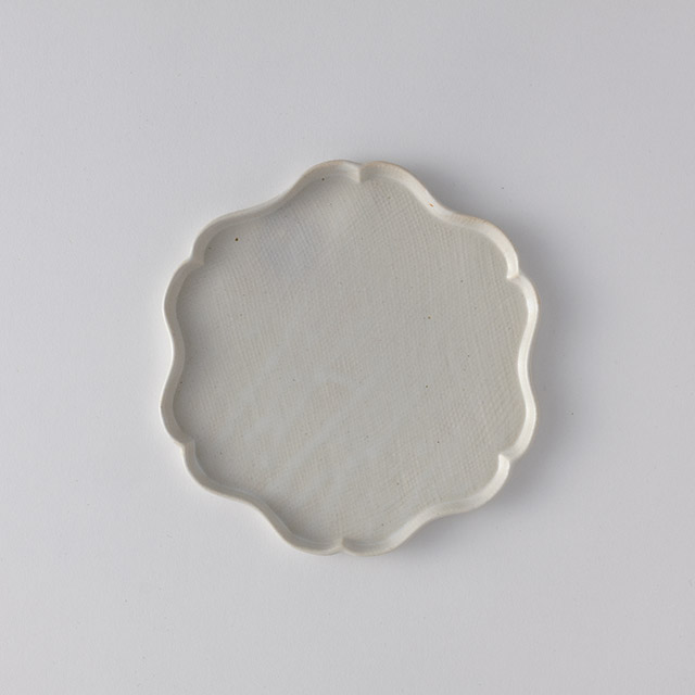 たたら輪花中皿16cm 白
