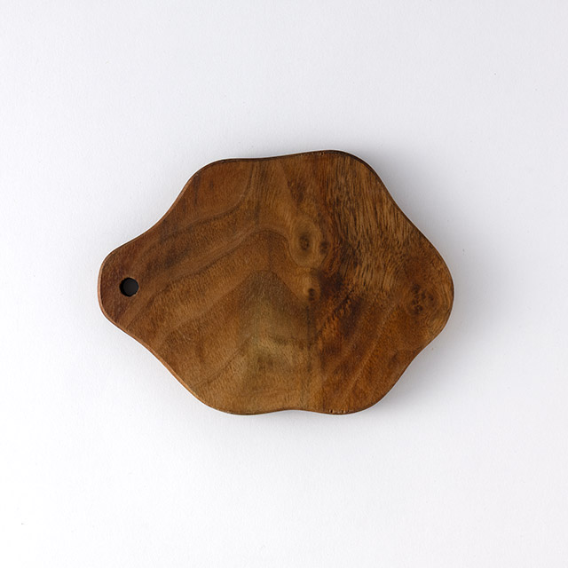 クルミ変形カッティングボード