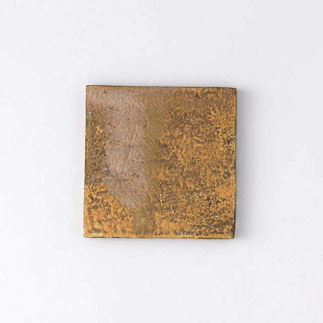 平井悠一　正角陶板9cm　黄土色