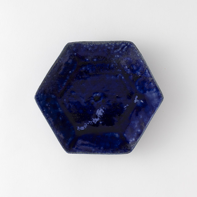 吉川仁 藍彩六角皿(中)