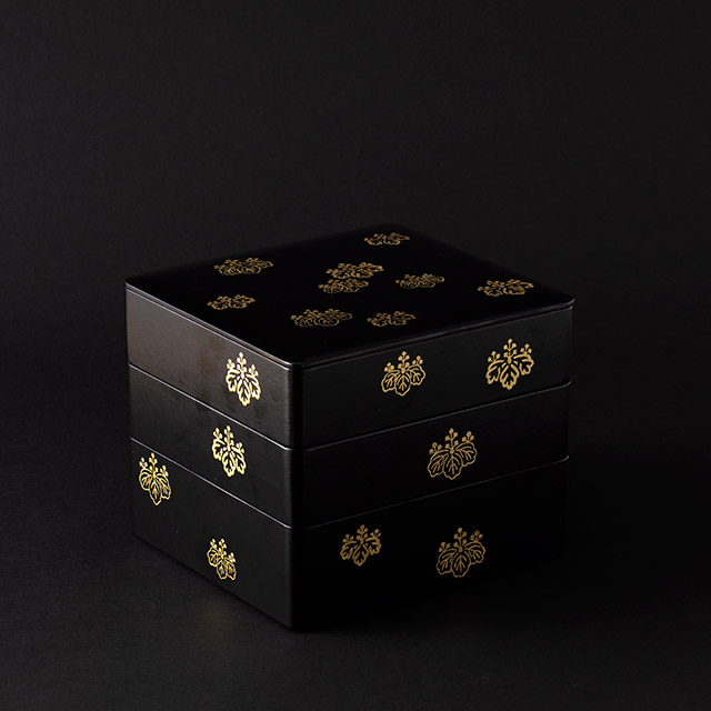 一閑張:桐箔絵三段重・藤井収・山本哲