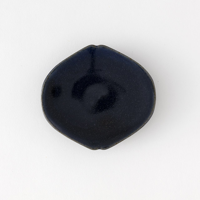 見野大介 花菱皿 雨燕釉 3寸