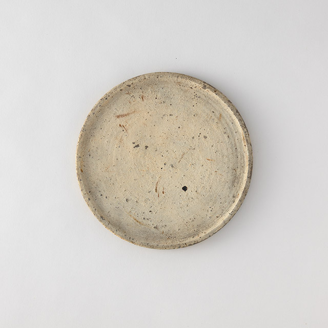 丸山史子　プレートM　灰白