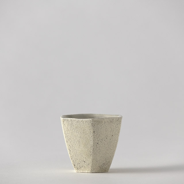 大橋睦　灰釉六角カップ