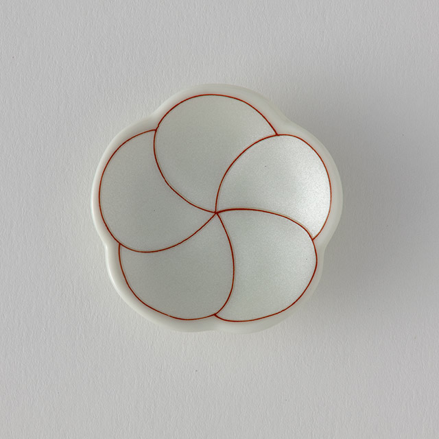 有田焼 捻り梅形 錦銀彩