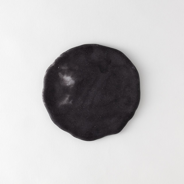 饗庭三七子 ガラスマットプレート18cm 黒