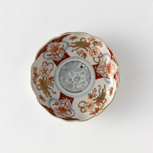 赤絵金彩花文皿　伊万里焼（明治時代）