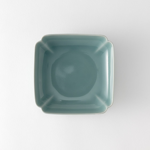 青磁角切四方皿　15.5cm