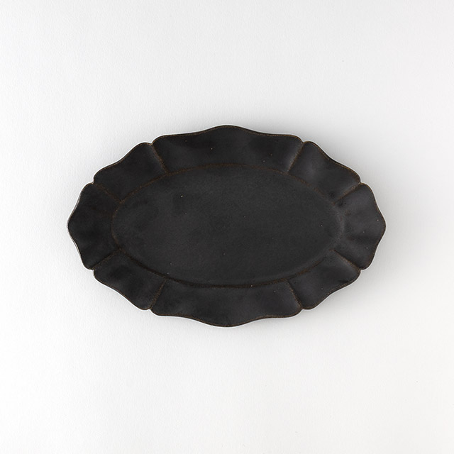 猪原朱乃 黒釉輪花楕円皿25cm