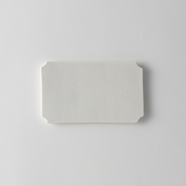 村井大介　コーナー窪み長方形プレート15cm　白