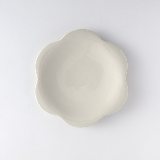 バーニーズ　花型プレート白　中