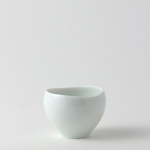 湯呑　白磁変形