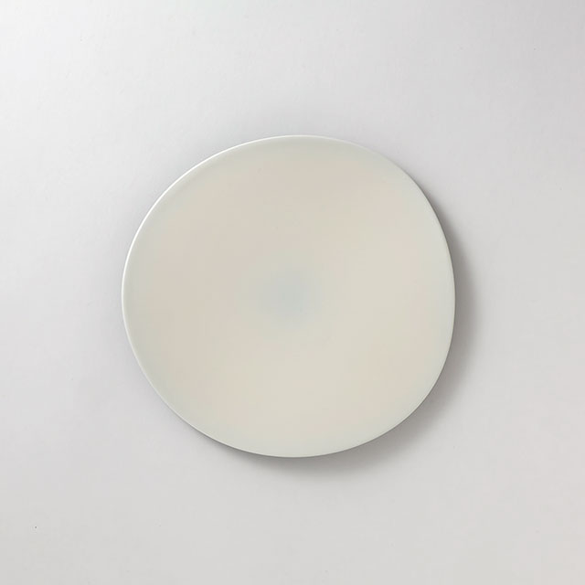 umbra オフホワイト平プレート　22cm　樹脂