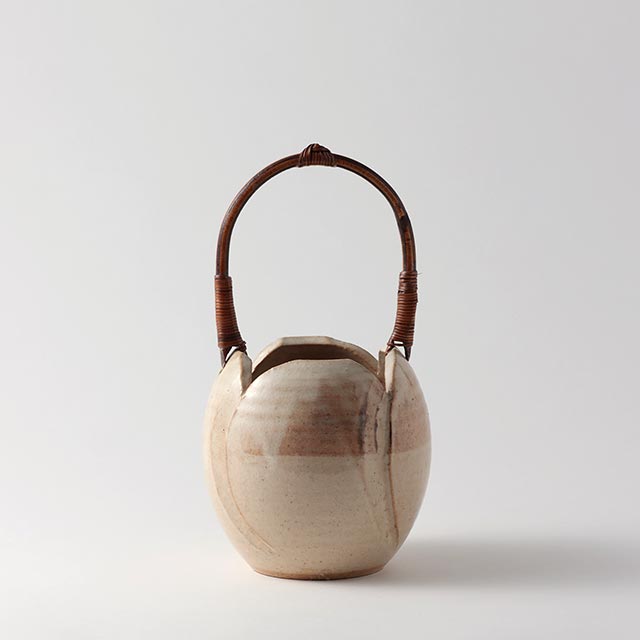 花器　ベージュ　竹つる彩粉