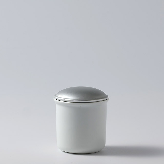 白／メタル　蓋付き容器