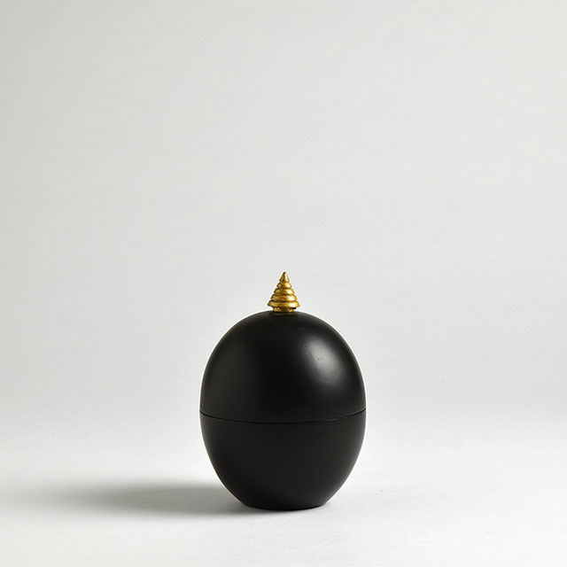 en黒木製たまご型小物入れ 大