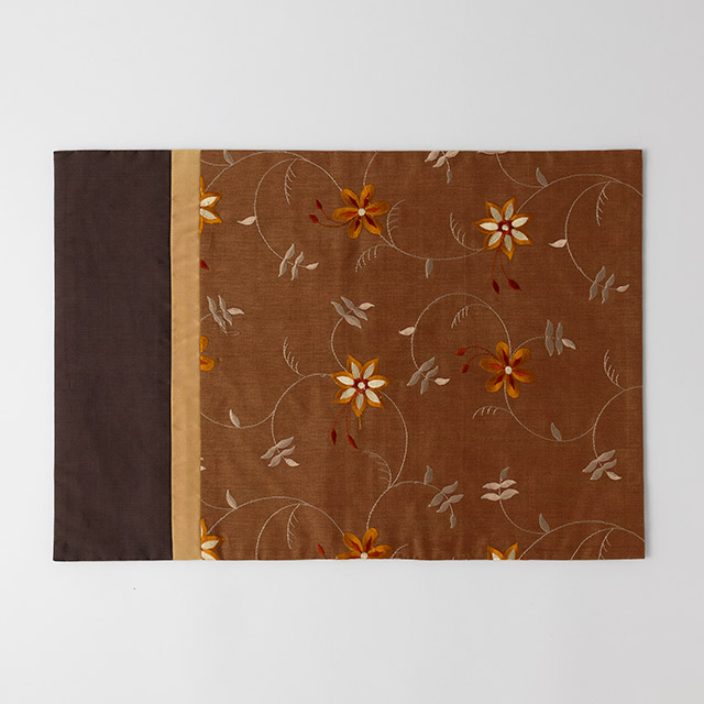 シルク 刺繍入りランチョンマット茶