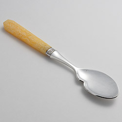 フォション　黄グレイビーソーススプーン(ｸﾗｼｯｸ50%｜旧990円)