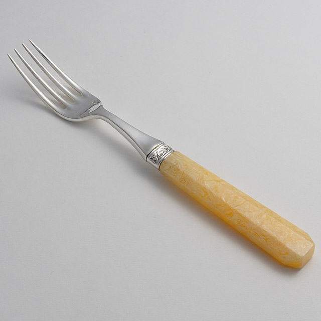 フォション　黄デザートフォーク(ｸﾗｼｯｸ50%｜旧770円)