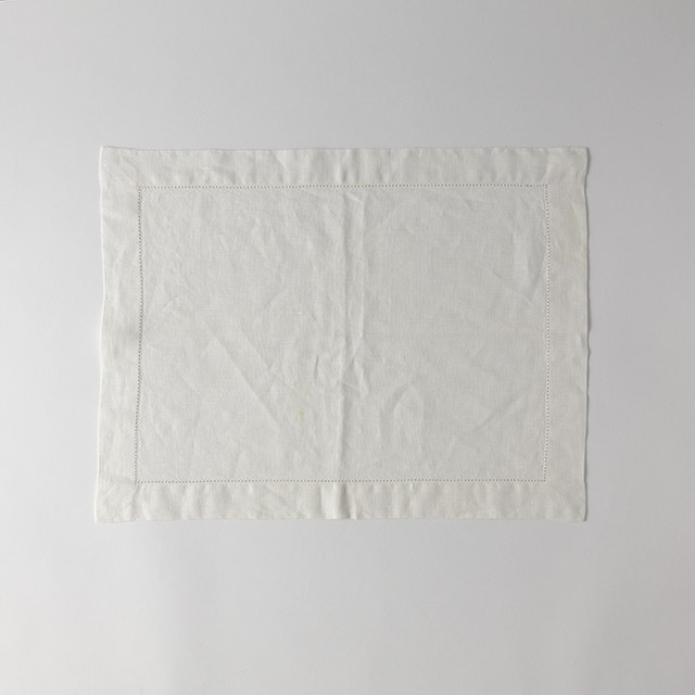 ランチョンマット白ステッチLa