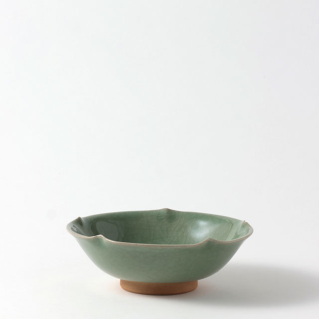 青磁　丸中鉢　花御