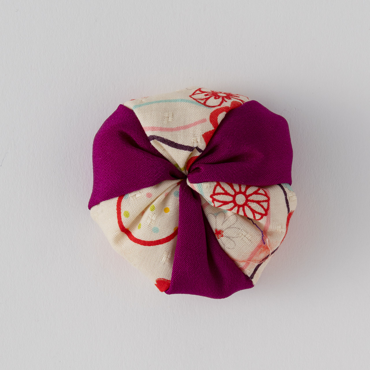 お手玉　座布団型　紫／白