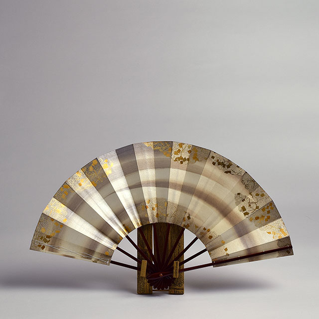 舞扇 竹朱塗り 金箔の雲