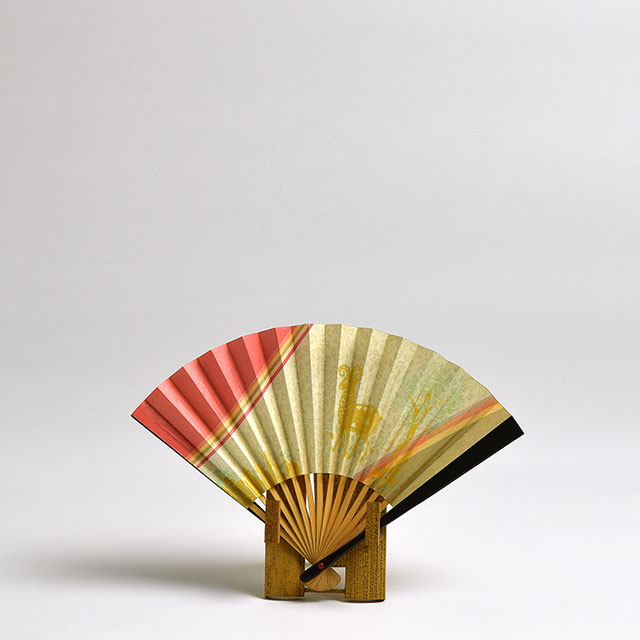 茶道扇　黒塗り竹　ピンク／金