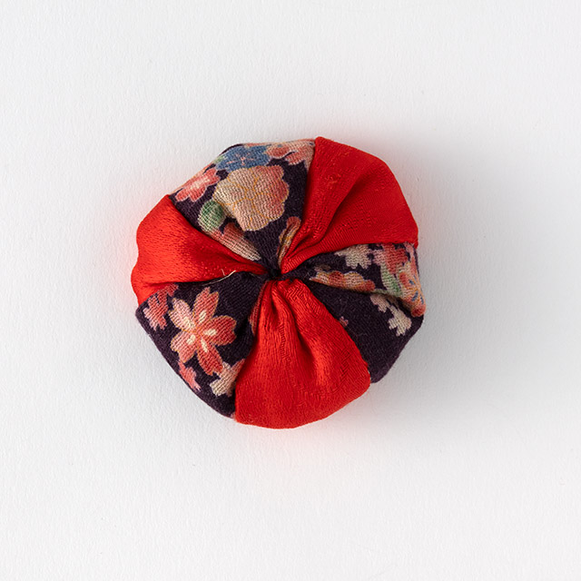 お手玉　座布団型　赤／紫