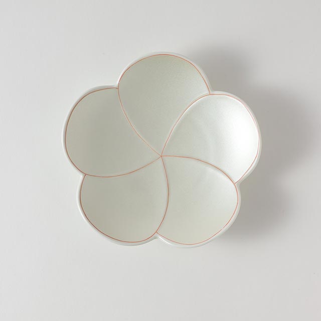 有田焼 捻り梅形15cm皿 錦銀彩