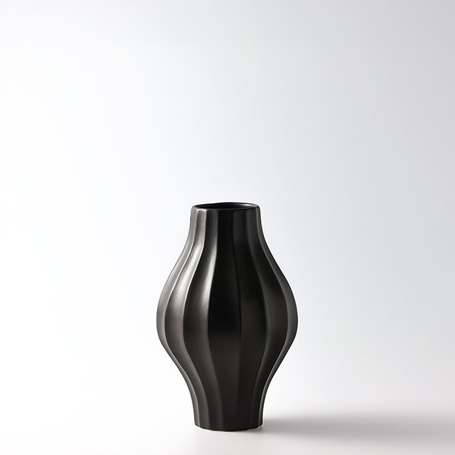 Saya　黒花器
