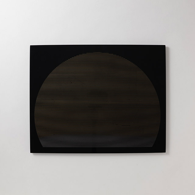 長角プレート半月金線入り　黒（傷のためOFF）