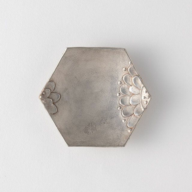 銀彩六角皿11cm(剥がれ有り)