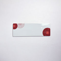 マム　長角皿　白地赤の花　30×10.5